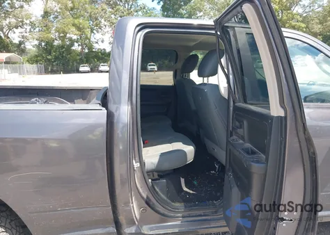 2018 Ram 1500 Express 4X2 6'4 Box z USA, uszkodzony, nr VIN 1C6RR6FT7JS244646